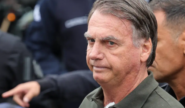 Com três votos, STF forma maioria e mantém a prisão preventiva de Bolsonaro