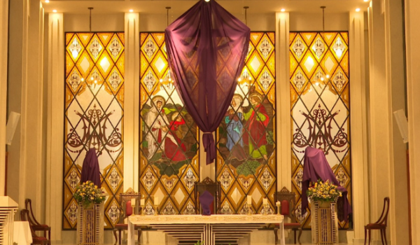 Silêncio total: Sexta-feira Santa mobiliza fiéis em momento de fé, luto e reflexão