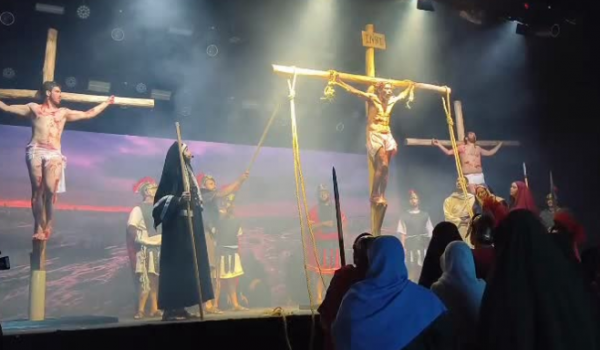 Paixão de Cristo emociona fiéis e terá nova sessão gratuita em Rio Verde