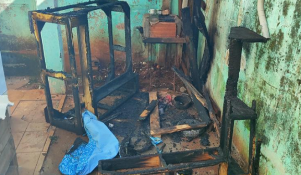 Homem é preso pela PM após ameaçar família e atear fogo em sofá em Rio Verde