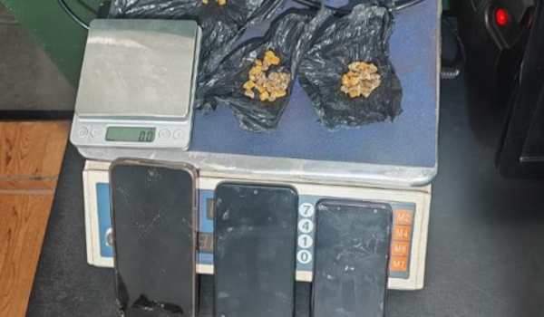 PM prende dois suspeitos por tráfico em 