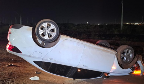 Motorista perde controle, capota carro e é socorrido pelo SAMU na zona rural de Rio Verde