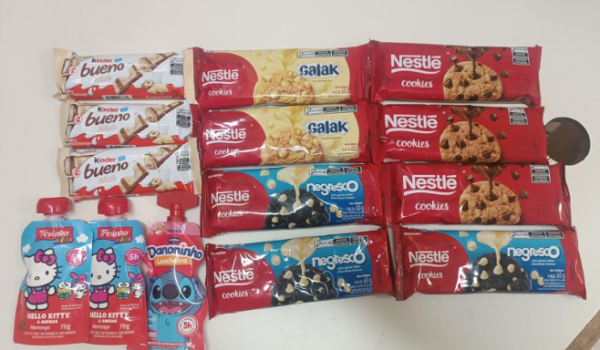 Mulher é presa por furto em supermercado e alega que produtos seriam para os filhos