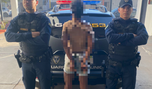 GCM prende mulher após ameaçar funcionários com faca em unidade de saúde no Bairro Anhanguera