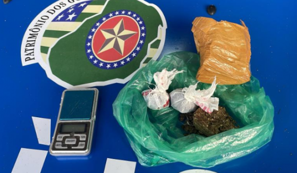 Após denúncia de violência doméstica, PM descobre drogas e prende suspeito