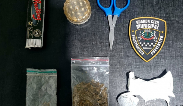 GCM apreende drogas e encaminha menores após abordagem na Praça do Popular
