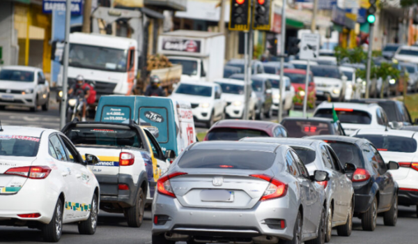 Mais de 1,7 mil motoristas podem perder o direito de dirigir em Goiás