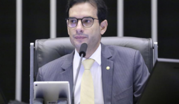 Relator diz que fim da escala 6×1 pode começar a valer já em 2026
