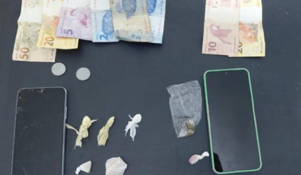 Trio suspeito de assaltar pedestres na Vila Amália é preso pela PM