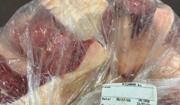 Entregador é preso após esconder peça de carne em capacete e furtar supermercado em Rio Verde