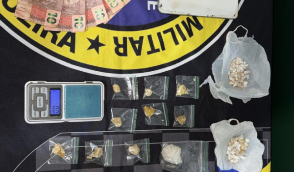 Força Tática prende suspeito com 69 porções de crack no bairro Serpro, em Rio Verde
