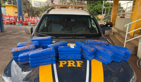 PRF apreende cerca de 42 kg de maconha durante fiscalização na BR-060, em Rio Verde