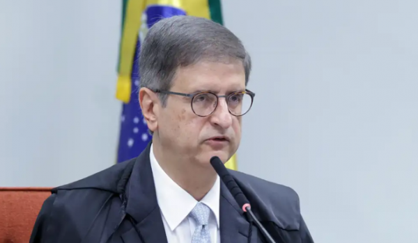 PGR pede anulação de investigação sobre conversas de Moraes e Vorcaro