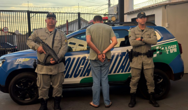 Motorista abastece, sai sem pagar e PM encontra carro com placas adulteradas em Rio Verde