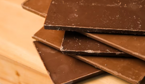 Jovem é detida após furtar 16 barras de chocolate em atacadista de Rio Verde