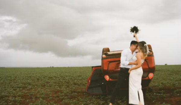 Casal transforma episódio trágico em momento descontraído com ensaio fotográfico 