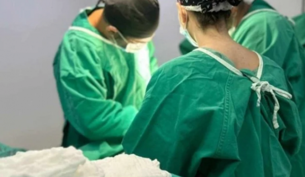 Gêmeos siameses recém-nascidos não resistem e morrem após cirurgia em Goiânia