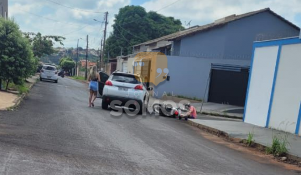 Acidente envolvendo carro x moto deixa vítima ferida, no Jardim Mondale