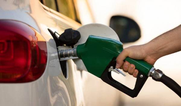 Gasolina cai só 0,78% em junho, mesmo após reajuste de 5,6% da Petrobras