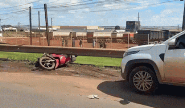 Acidente é registrado entre carro e moto no trevo de Rio Verde