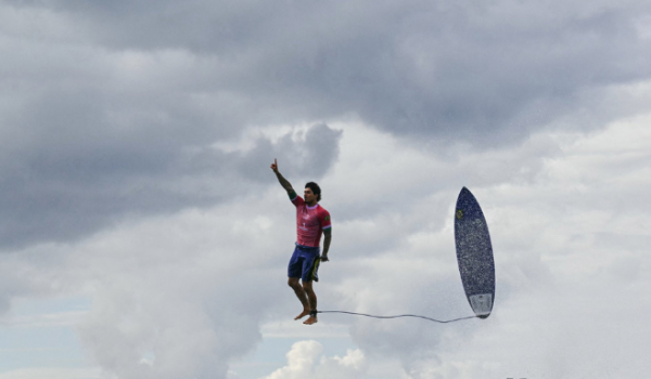 Olimpíadas: Gabriel Medina e João Chianca na semifinal do torneio masculino de surfe 