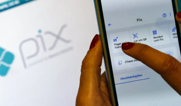 Receita Federal volta a negar taxação do Pix e alerta para golpes