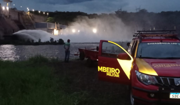 Corpo de Bombeiros resgata vítima de afogamento no Rio Claro, em Cachoeira Alta