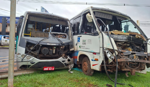 Acidente entre dois ônibus na Presidente Vargas deixa vítimas com escoriações