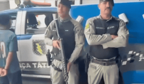 Homem é preso suspeito de esfaquear ex-esposa três vezes após fim do relacionamento