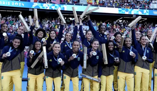 Futebol feminino leva medalha de prata em jogo contra EUA 