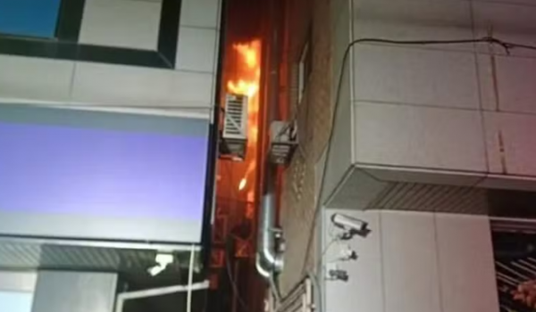 Mulher causa incêndio ao tentar matar barata com lança-chamas improvisado na Coreia do Sul