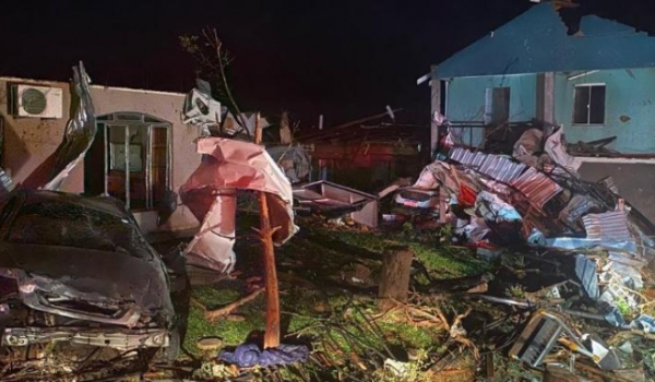 Tornado devasta cidade do Paraná e deixa ao menos cinco mortos