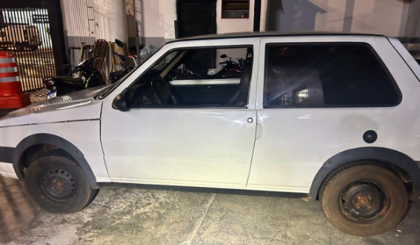 Polícia Militar recupera veículo furtado em Aparecida do Rio Doce e prende dois suspeitos