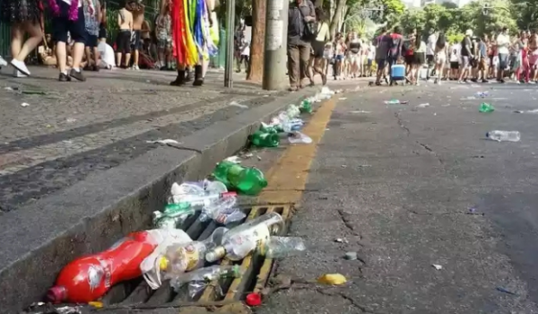 Sustentabilidade no Carnaval: Lixo, reciclagem e os caminhos para 2025