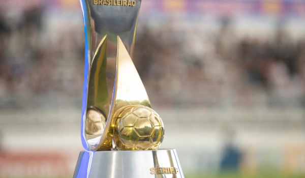 Após tropeços, goianos voltam a vencer na série B do Brasileirão