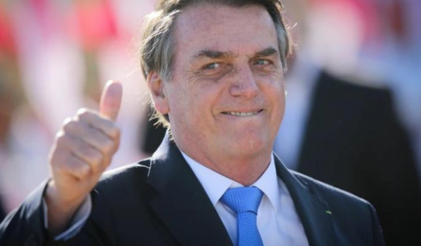 Defesa de Bolsonaro pede arquivamento do caso das joias 