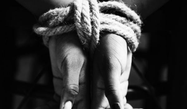 Governo brasileiro alerta sobre tráfico de pessoas por meio de falsas ofertas de emprego no Sudeste Asiático 