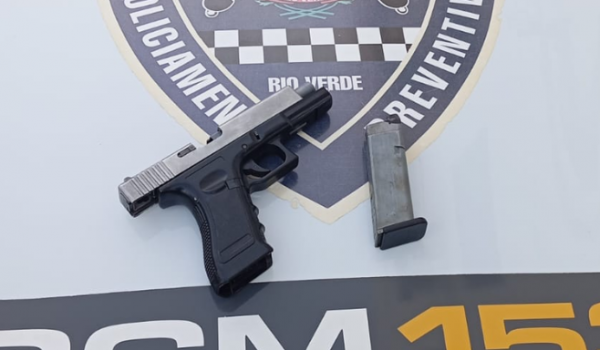 Suspeitos são presos por dispararem arma de fogo próximo a presídio, em Rio Verde