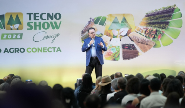 Tecnoshow 2026 começa com presença de autoridades e palestra de Augusto Cury sobre saúde mental no agro