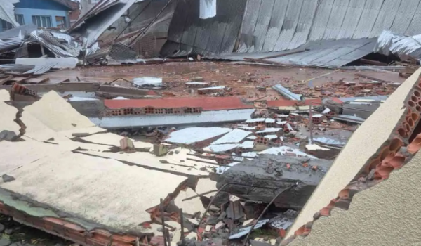 Tornado de curta duração deixou rastro de destruição em cidade do RS, apontam meteorologistas