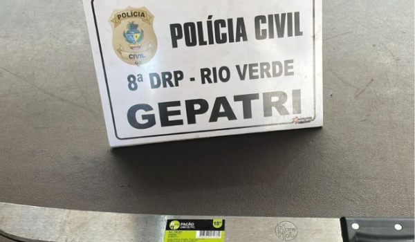 Em Rio Verde, traficantes são presos por extorquir usuário de drogas em frente a agência bancaria