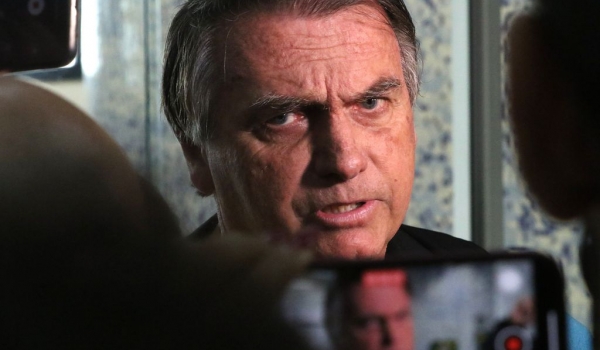 Ainda com julgamento em andamento, TSE forma maioria para tornar Bolsonaro inelegível