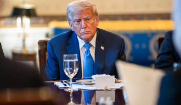 Trump anuncia nova tarifa global de 10% após derrota na Suprema Corte