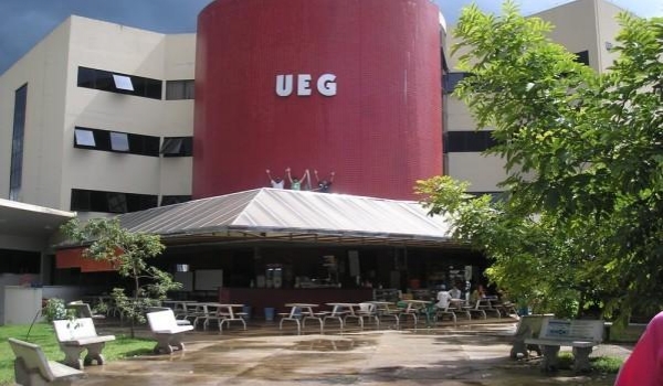 UEG abre inscrições de concurso com salários de até R$ 5,3 mil para área administrativa