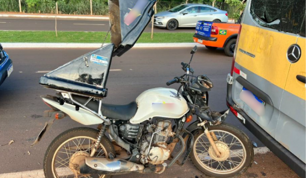 Uso de celular por motociclista provoca acidente de trânsito no bairro Promissão, em Rio Verde