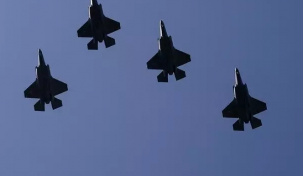 Venezuela exibe poderio militar no Caribe em resposta à presença dos EUA