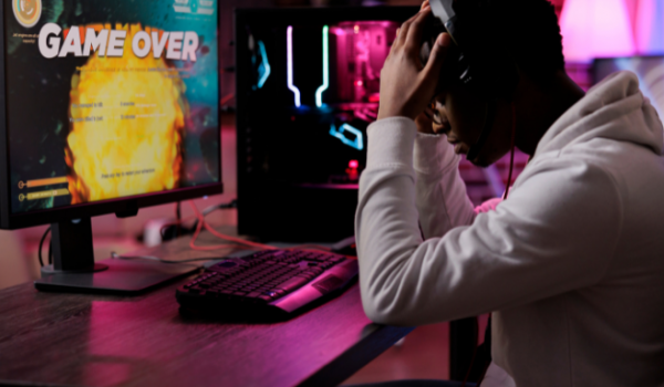 O PERIGO DA COMPULSÃO POR JOGOS ELETRÔNICOS: MUITO ALÉM DO LÚDICO