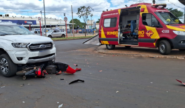 Grave acidente entre carro e moto deixa mulher inconsciente na Vila Maria