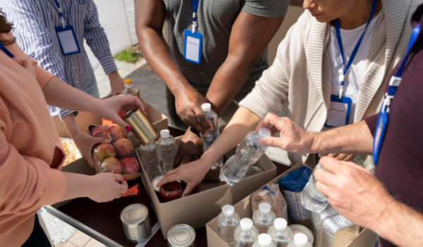 SOLIDARIEDADE NATALINA: O BRILHO DA ESPERANÇA EM CADA AÇÃO COMUNITÁRIA