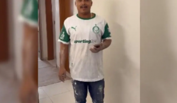 Trabalhador que fazia pintura em residência em Rio Verde viraliza ao cantar; confira